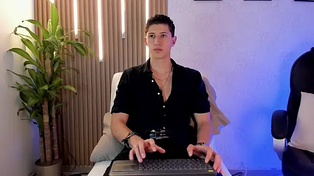 Snapshot of Dorianmistery2322_ chatting on 11-11-25, 12:16 Dorianmistery2322 online show from 11-11-25, 12:16