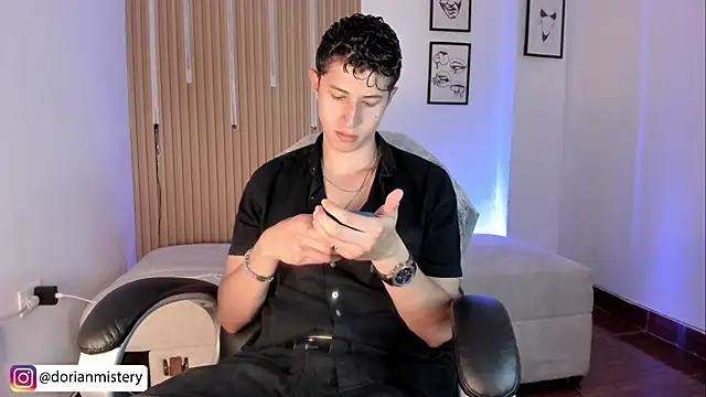 Dorianmistery2322  online show from 07-10-26, 04:18