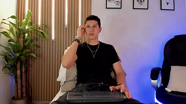 Snapshot of Dorianmistery2322_ chatting on 12-15-25, 10:26 Dorianmistery2322 online show from 12-15-25, 10:26