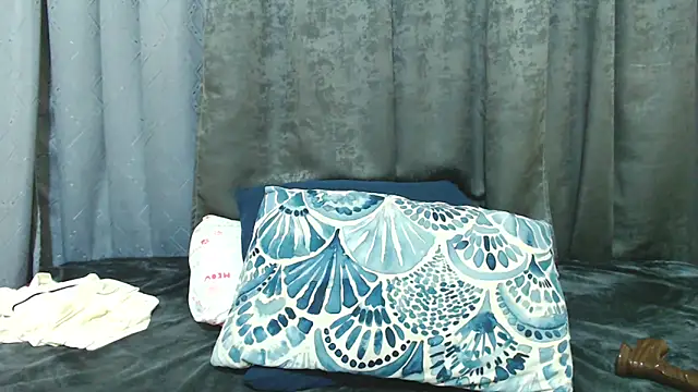 Snapshot of kittykhloe22 chatting on 06-08-26, 01:28 kittykhloe22 online show from 06-08-26, 01:28