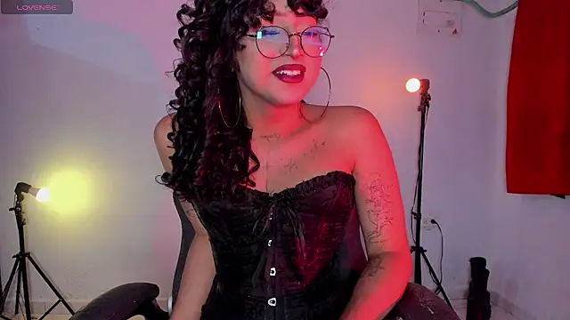 Snapshot of Heka_Prudence chatting on 06-10-26, 04:35 Heka Prudence online show from 06-10-26, 04:35