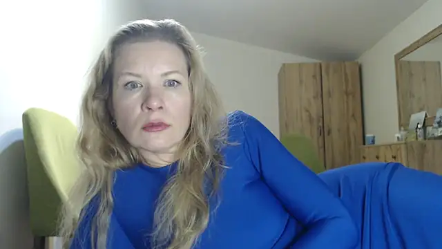 Juli julyyy online show from 12-28-24, 10:02