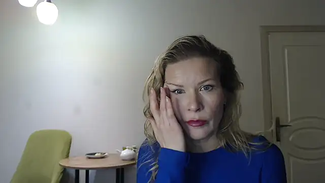 Juli julyyy online show from 12-28-24, 12:13