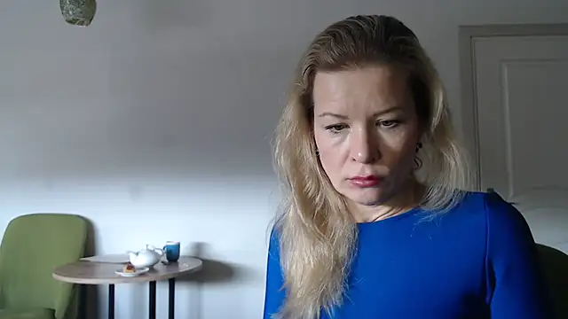 Juli julyyy online show from 12-30-24, 08:21