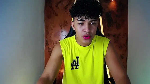 Snapshot of jamescurli_ chatting on 02-22-25, 03:45 jamescurli  online show from 02-22-25, 03:45