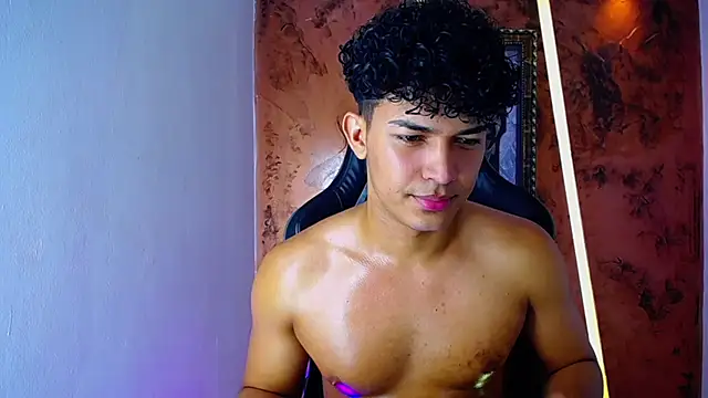 Snapshot of jamescurli_ chatting on 03-07-25, 11:18 jamescurli  online show from 03-07-25, 11:18