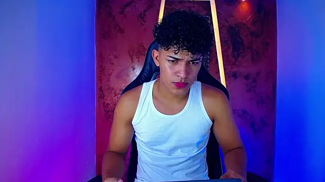 Snapshot of jamescurli_ chatting on 02-21-25, 03:56 jamescurli  online show from 02-21-25, 03:56
