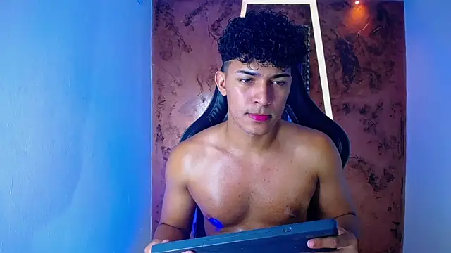 Snapshot of jamescurli_ chatting on 02-24-25, 07:44 jamescurli  online show from 02-24-25, 07:44