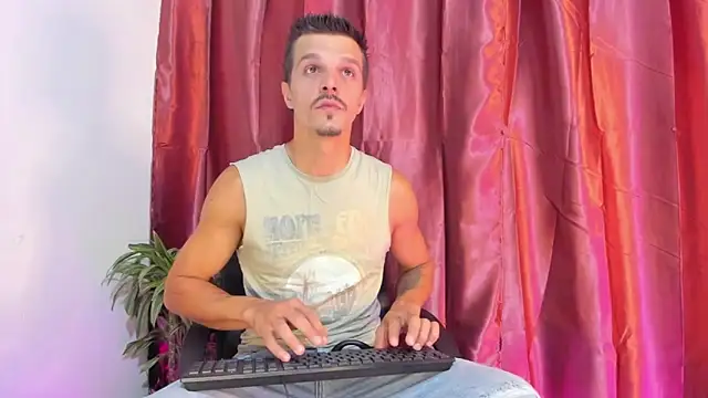 Snapshot of DonyBrown chatting on 09-18-25, 02:58 DonyBrown online show from 09-18-25, 02:58