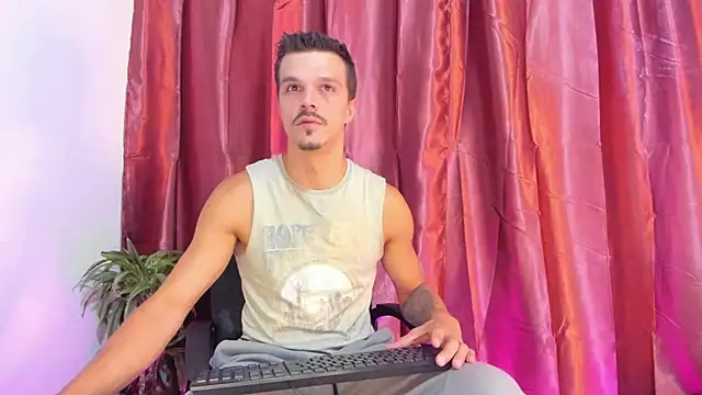 Snapshot of DonyBrown chatting on 09-19-25, 04:38 DonyBrown online show from 09-19-25, 04:38