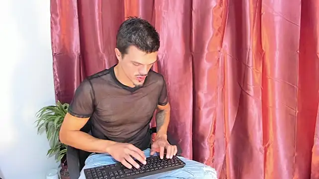 Snapshot of DonyBrown chatting on 09-21-25, 02:49 DonyBrown online show from 09-21-25, 02:49