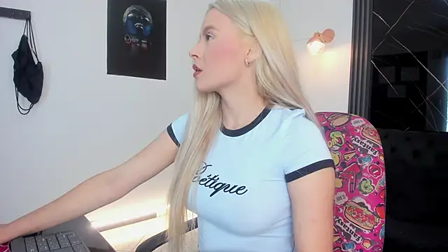 miacarperr1 online show from 02-02-26, 09:03