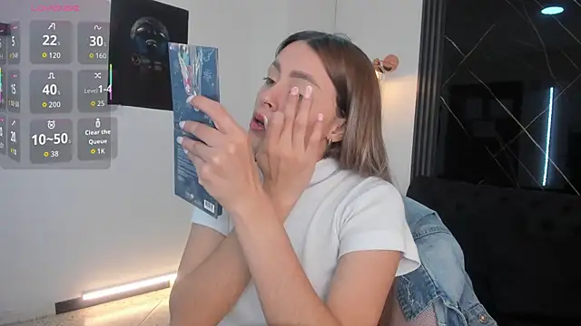 miacarperr1 online show from 12-22-25, 09:04