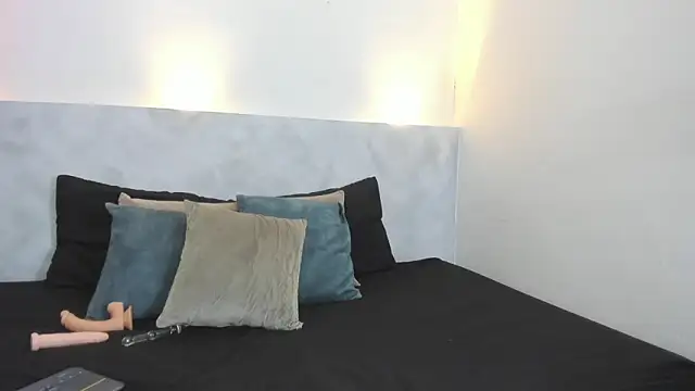 Snapshot of Mariia_Cooper1 chatting on 12-23-24, 03:44 Mariia Cooper1 online show from 12-23-24, 03:44