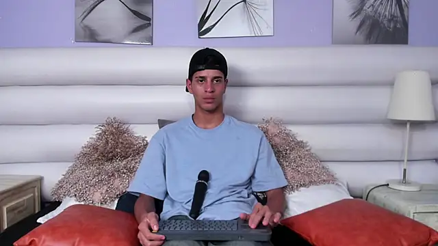 Tyler Rodriguez online show from 03-03-25, 07:49