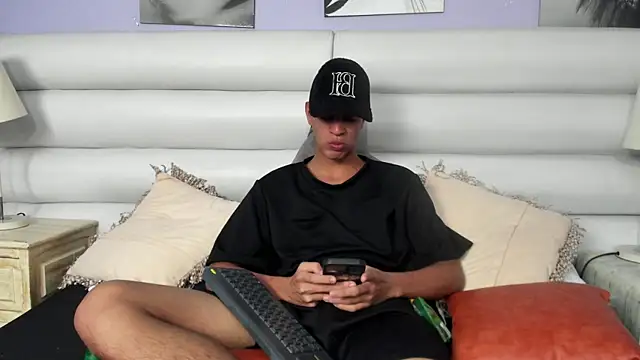Tyler Rodriguez online show from 03-04-25, 06:50