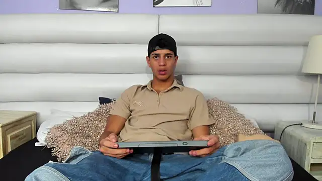 Tyler Rodriguez online show from 02-26-25, 07:42