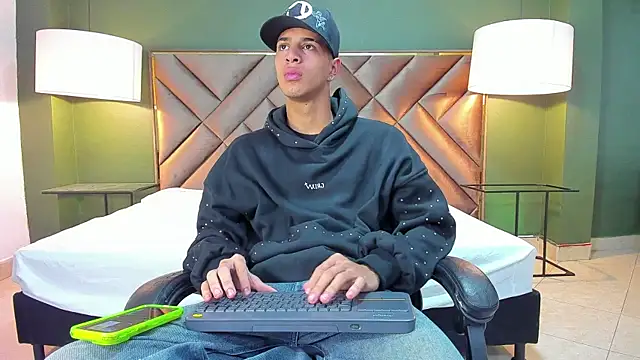 Tyler Rodriguez online show from 10-23-25, 09:57