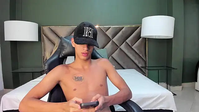 Tyler Rodriguez online show from 03-07-25, 04:02