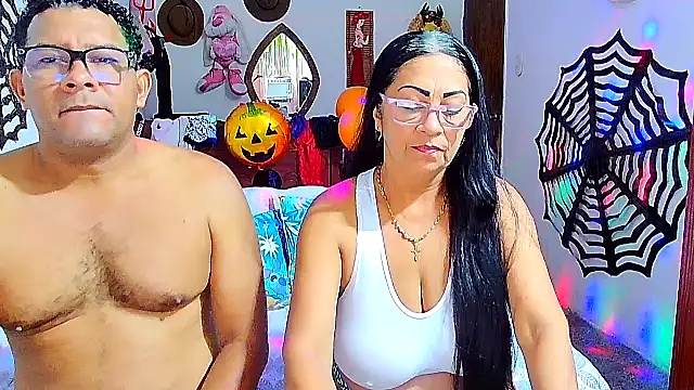 Snapshot of rosi_pamela chatting on 10-26-25, 06:41 rosi pamela online show from 10-26-25, 06:41