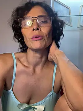 MireyaTorresGu online show from 11-11-25, 04:07