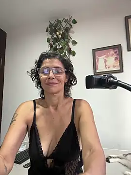 MireyaTorresGu online show from 12-22-25, 01:33