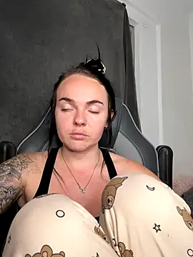 yorkshiregal online show from 10-21-25, 07:46