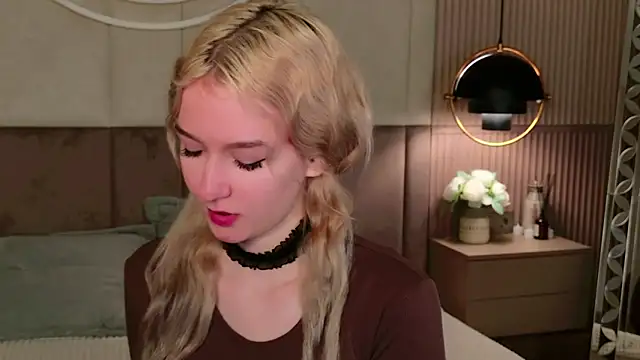 Snapshot of NaomiLoys chatting on 02-25-25, 04:46 NaomiLoys online show from 02-25-25, 04:46