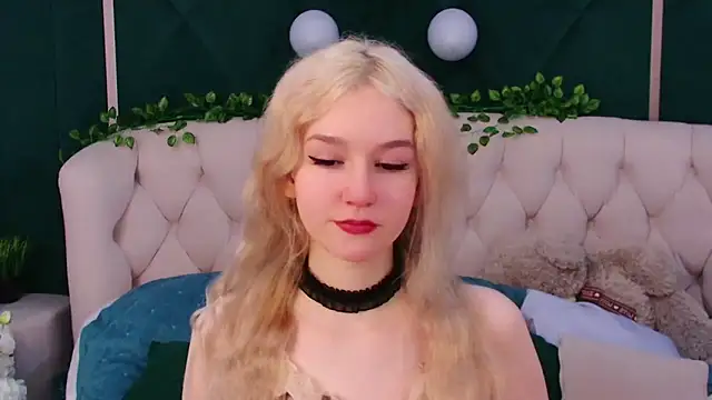 Snapshot of NaomiLoys chatting on 02-17-25, 02:20 NaomiLoys online show from 02-17-25, 02:20