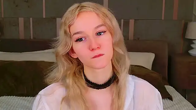 Snapshot of NaomiLoys chatting on 02-11-25, 03:18 NaomiLoys online show from 02-11-25, 03:18