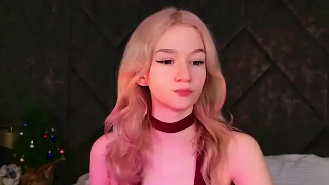 NaomiLoys online show from 12-22-25, 10:59