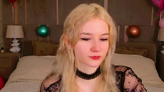 Snapshot of NaomiLoys chatting on 02-14-25, 08:26 NaomiLoys online show from 02-14-25, 08:26