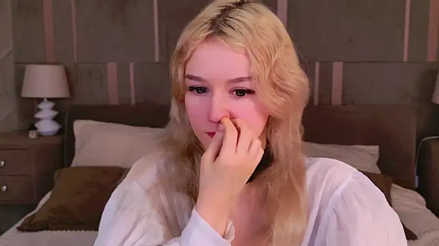 Snapshot of NaomiLoys chatting on 03-07-25, 11:49 NaomiLoys online show from 03-07-25, 11:49