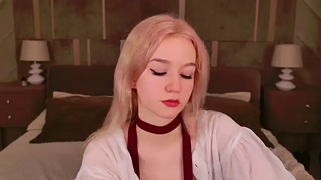 Snapshot of NaomiLoys chatting on 03-17-25, 02:19 NaomiLoys online show from 03-17-25, 02:19