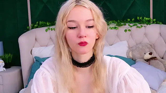 Snapshot of NaomiLoys chatting on 03-06-25, 08:48 NaomiLoys online show from 03-06-25, 08:48