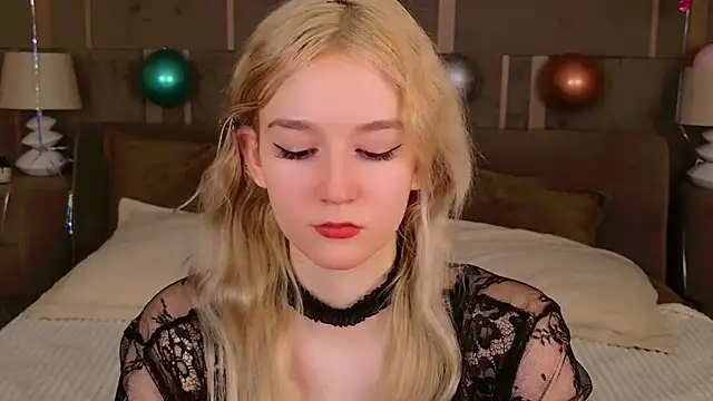 Snapshot of NaomiLoys chatting on 02-15-25, 10:52 NaomiLoys online show from 02-15-25, 10:52