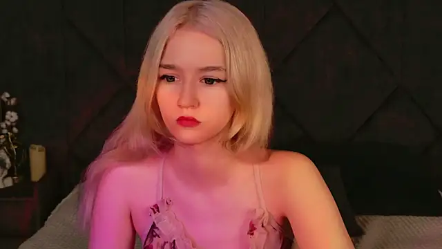 Snapshot of NaomiLoys chatting on 09-14-25, 08:53 NaomiLoys online show from 09-14-25, 08:53