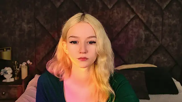 NaomiLoys online show from 11-08-25, 10:30