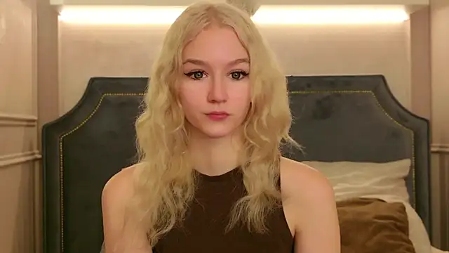 Snapshot of NaomiLoys chatting on 09-19-25, 10:52 NaomiLoys online show from 09-19-25, 10:52