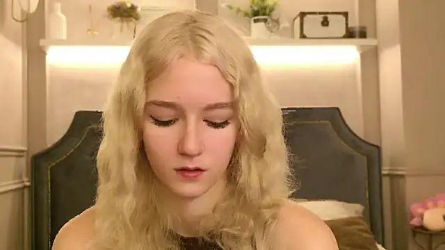 Snapshot of NaomiLoys chatting on 09-22-25, 10:43 NaomiLoys online show from 09-22-25, 10:43