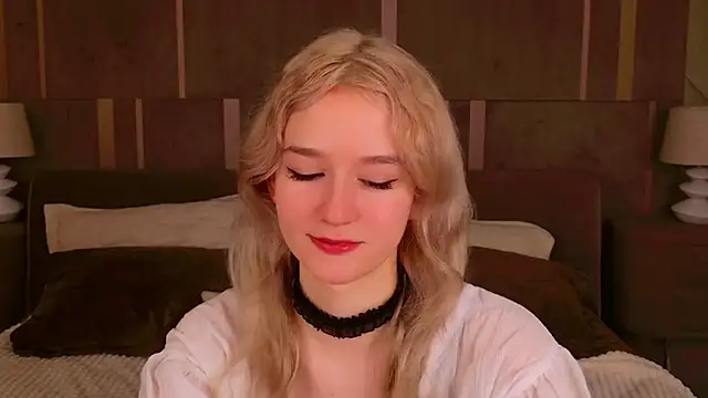 Snapshot of NaomiLoys chatting on 02-10-25, 03:35 NaomiLoys online show from 02-10-25, 03:35