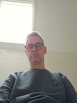Snapshot of Hectorthyssen1 chatting on 05-14-26, 11:18 Hectorthyssen1 online show from 05-14-26, 11:18