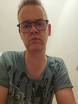 Snapshot of Hectorthyssen1 chatting on 06-21-26, 06:46 Hectorthyssen1 online show from 06-21-26, 06:46