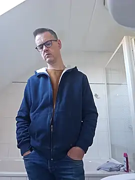 Snapshot of Hectorthyssen1 chatting on 02-02-25, 12:46 Hectorthyssen1 online show from 02-02-25, 12:46