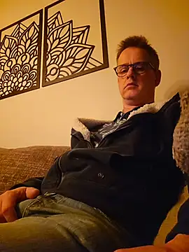 Snapshot of Hectorthyssen1 chatting on 04-30-26, 10:58 Hectorthyssen1 online show from 04-30-26, 10:58