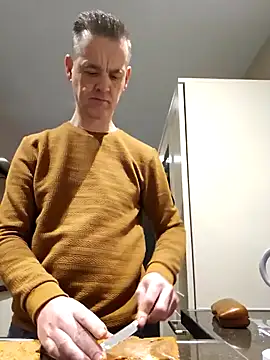 Snapshot of Hectorthyssen1 chatting on 02-05-25, 05:41 Hectorthyssen1 online show from 02-05-25, 05:41