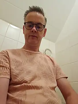 Snapshot of Hectorthyssen1 chatting on 07-18-26, 01:52 Hectorthyssen1 online show from 07-18-26, 01:52