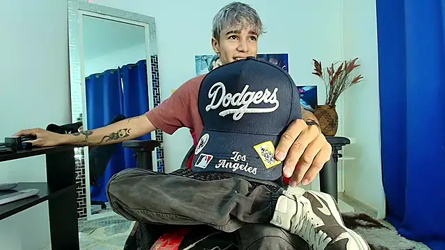 Zacktk7 online show from 03-21-25, 08:29