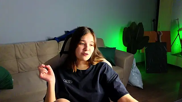 Snapshot of Leela_sun chatting on 02-21-25, 02:06 Leela sun online show from 02-21-25, 02:06