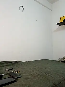 jhonyhot9292 online show from 04-11-26, 09:18